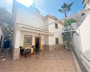Vista exterior de Casa o xalet en venda en Torremolinos amb Aire condicionat, Jardí privat i Terrassa