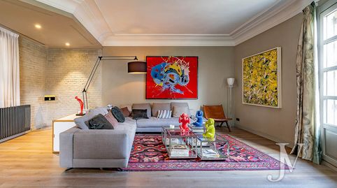 Barcelona, junto a Paseo de Gracia, l’Eixample, piso recientemente reformado, de 209m2 con 3 dormitorios y 3 baños
