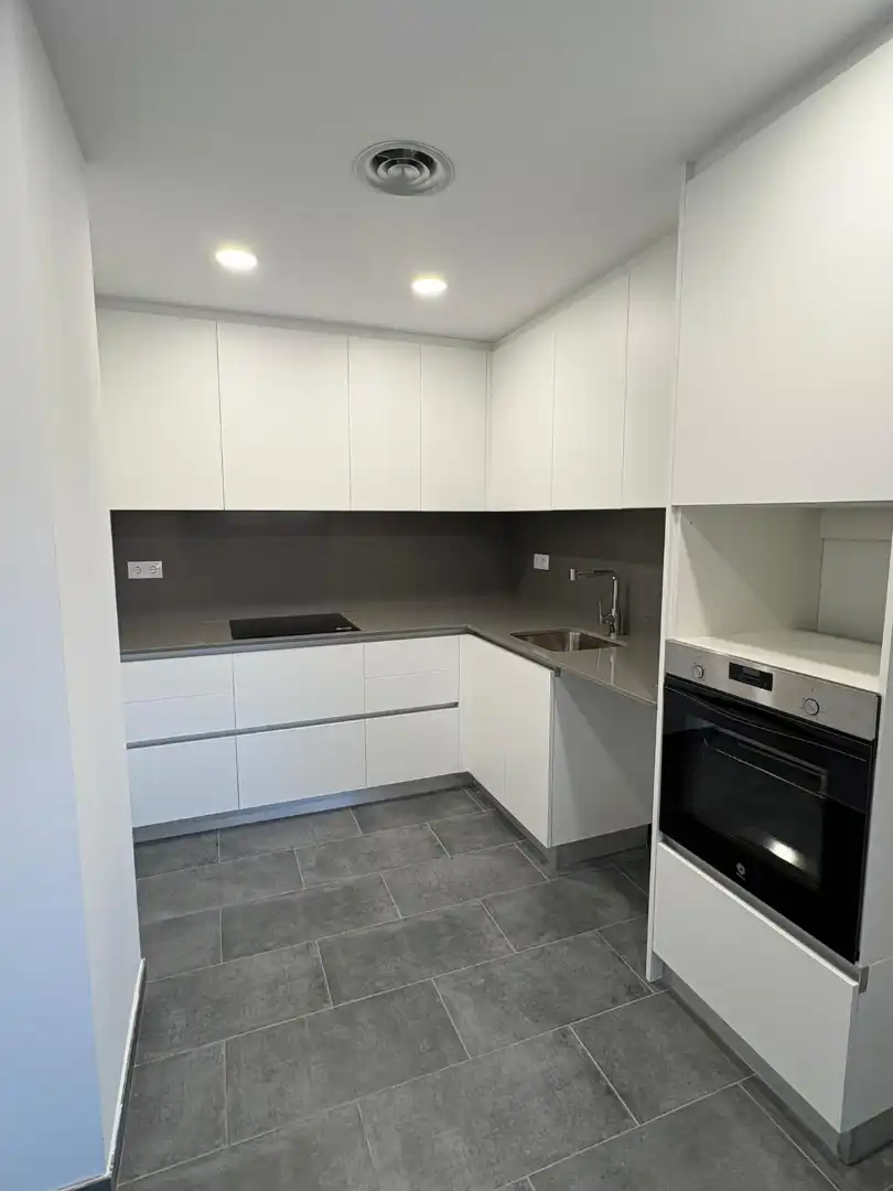 Cuina de Dúplex en venda en Cornellà de Llobregat amb Aire condicionat, Calefacció i Parquet