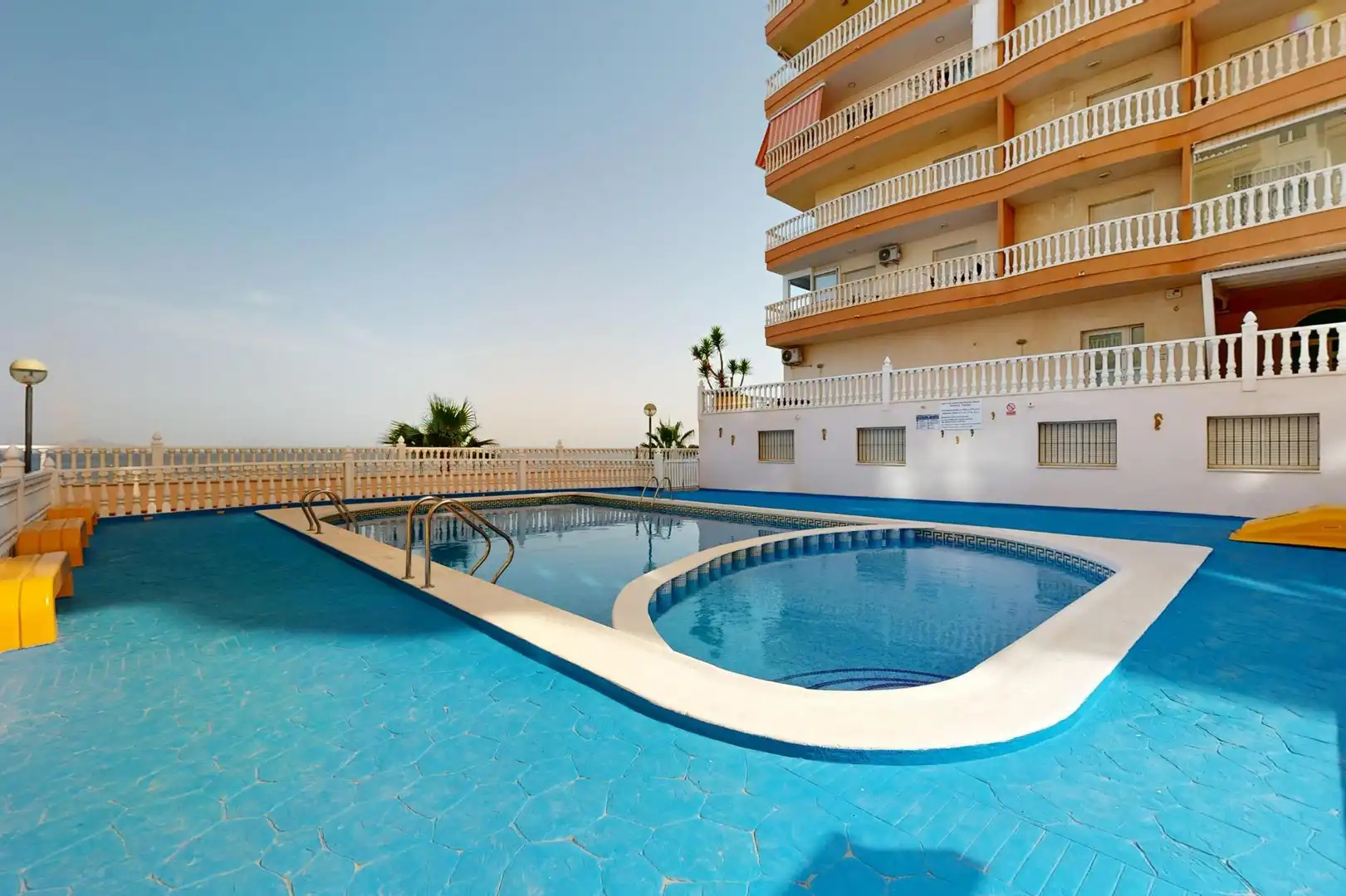 Piscina de Pis en venda en La Manga del Mar Menor amb Aire condicionat, Calefacció i Terrassa