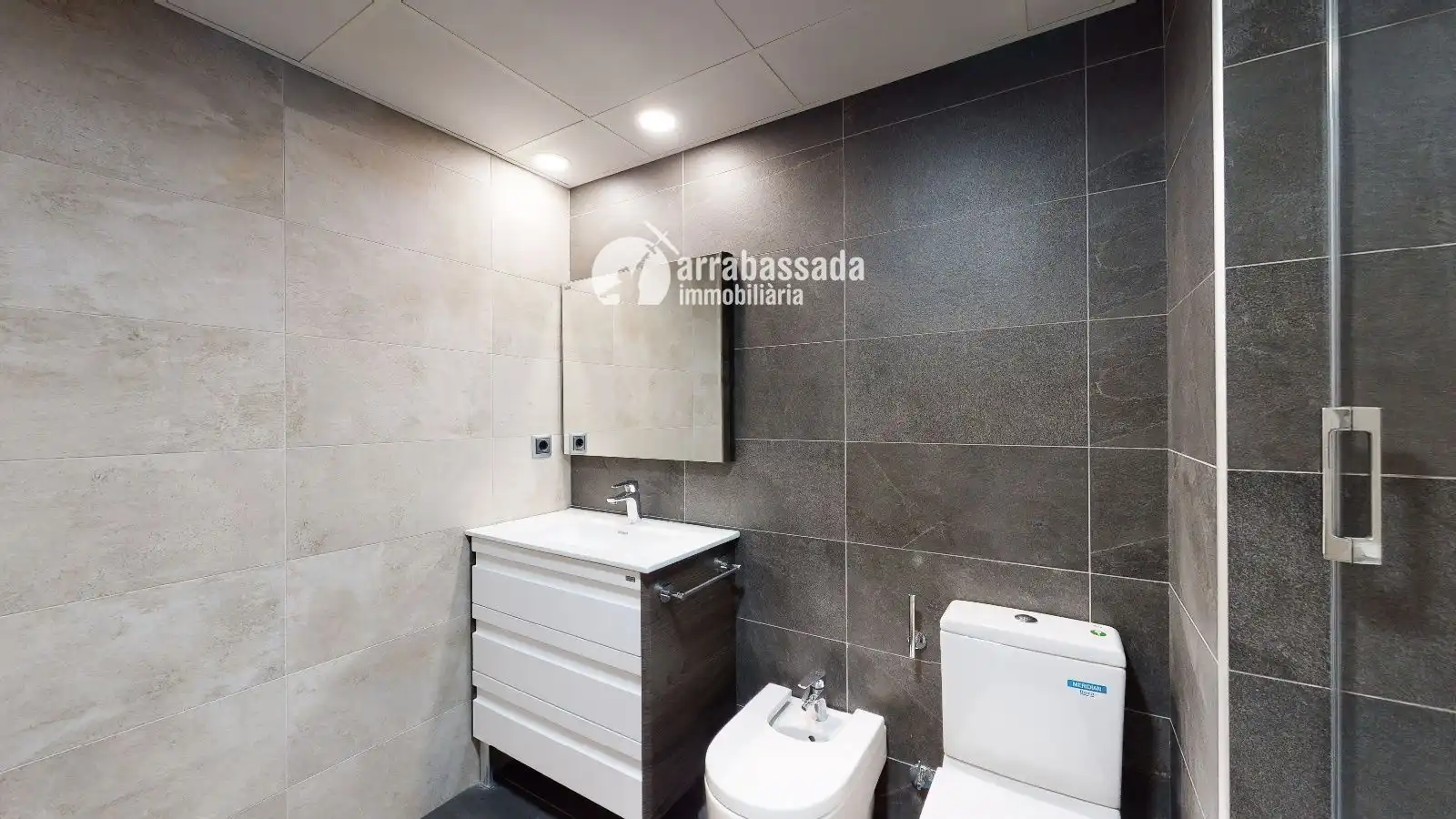 Baño de Piso de alquiler en Tarragona con Aire acondicionado, Calefacción y Terraza