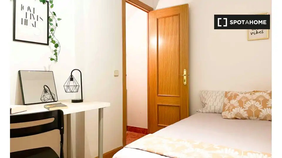 Bedroom of Flat for rent in Madrid  with Air Conditioner, Heating and Furnished