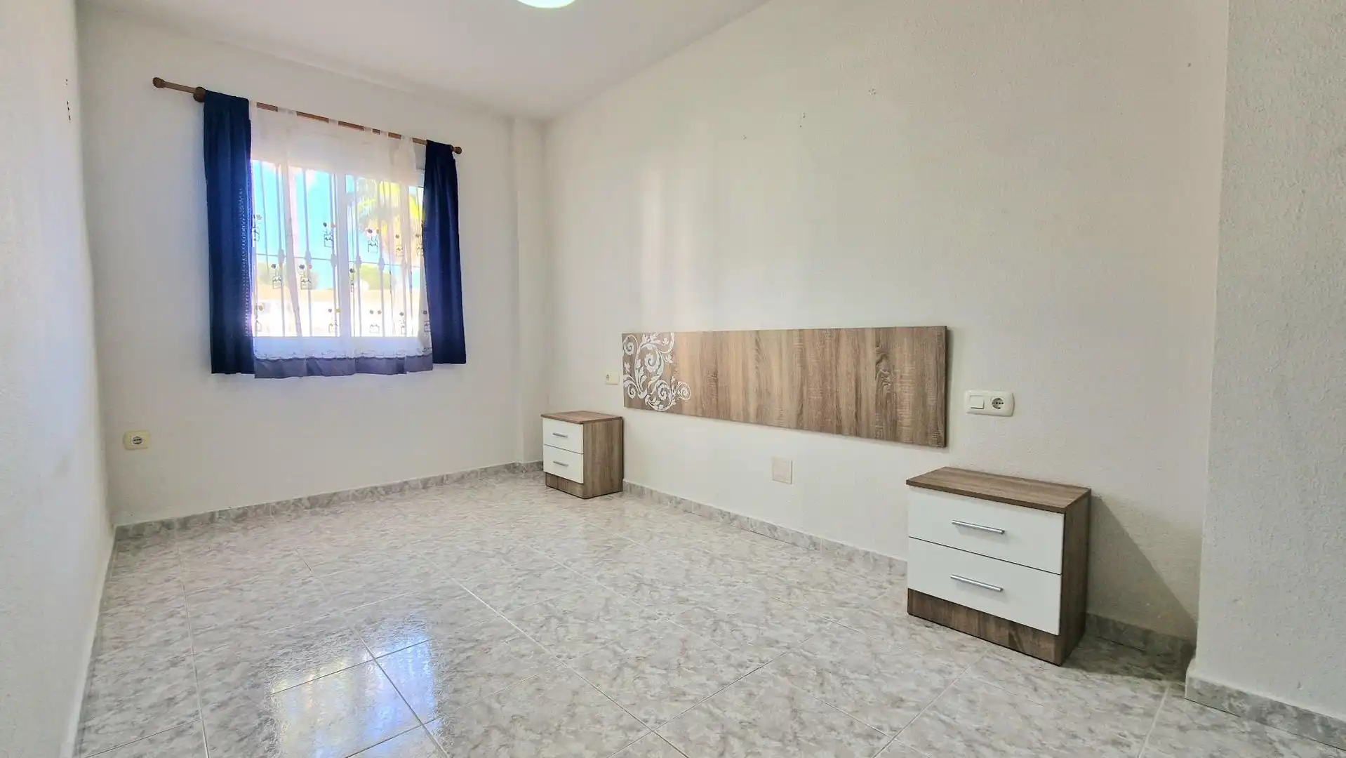 Habitación de Apartamento en venta en Mijas con Jardín privado, Terraza y Piscina comunitaria