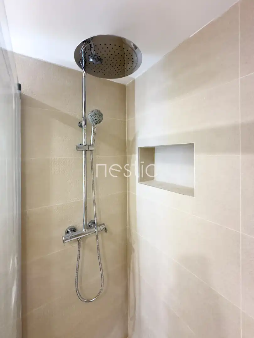 Bany de Apartament de lloguer en Madrid amb Aire condicionat, Calefacció i Terrassa