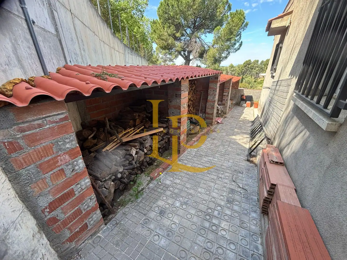 Vista exterior de Casa o xalet en venda en Rubí amb Jardí privat, Terrassa i Traster