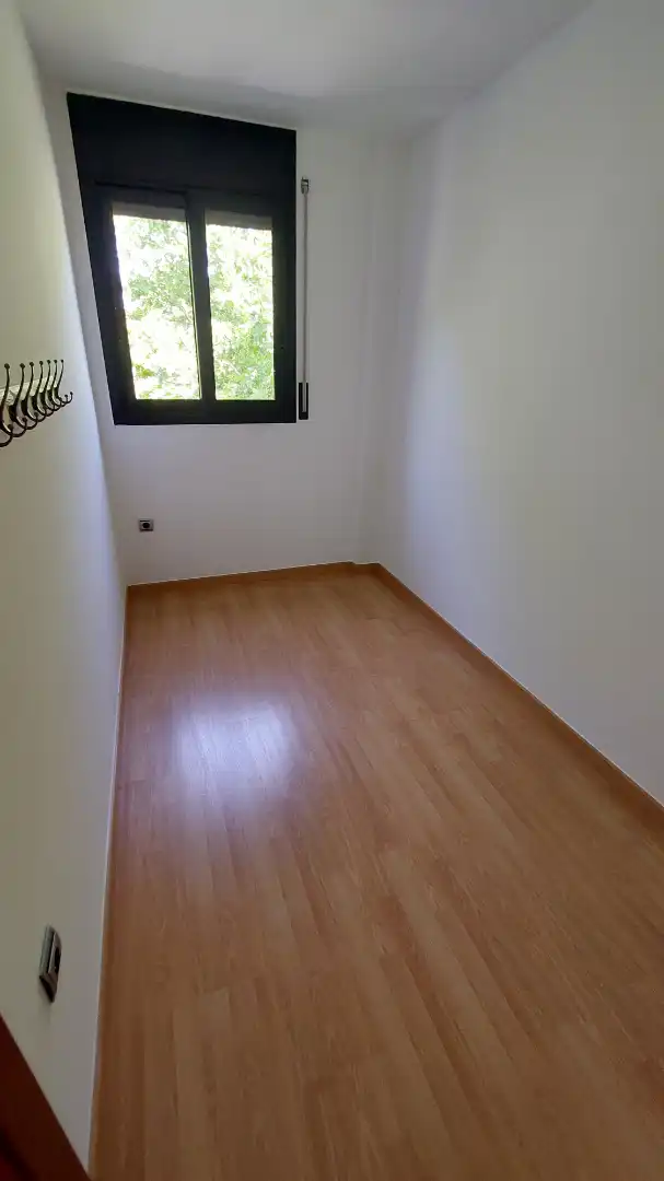 Habitación de Casa adosada en venta en Vilafranca del Penedès con Aire acondicionado, Calefacción y Jardín privado