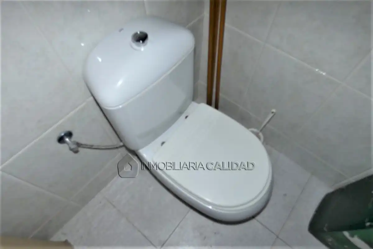 Baño de Local de alquiler en Burgos con Calefacción