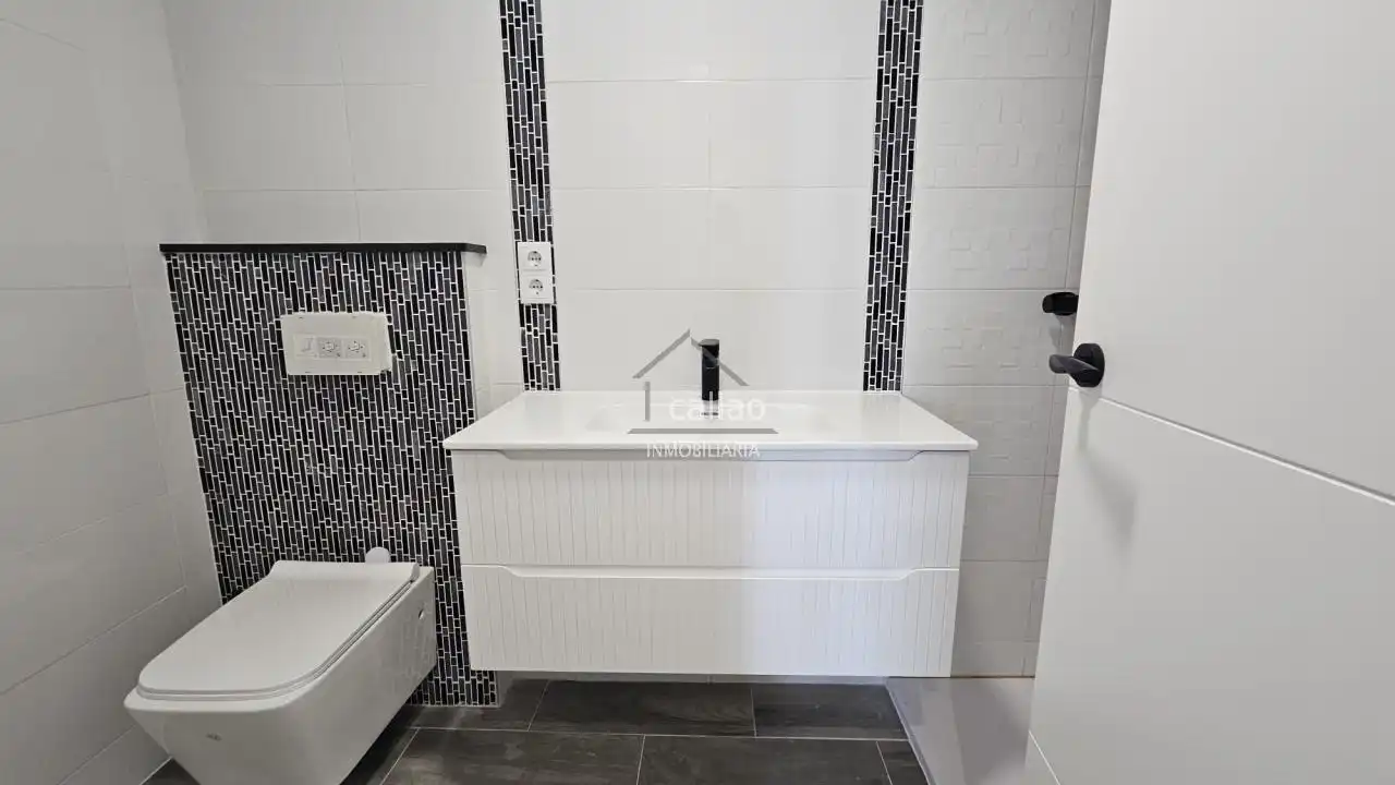 Baño de Piso en venta en Ferrol con Calefacción y Trastero