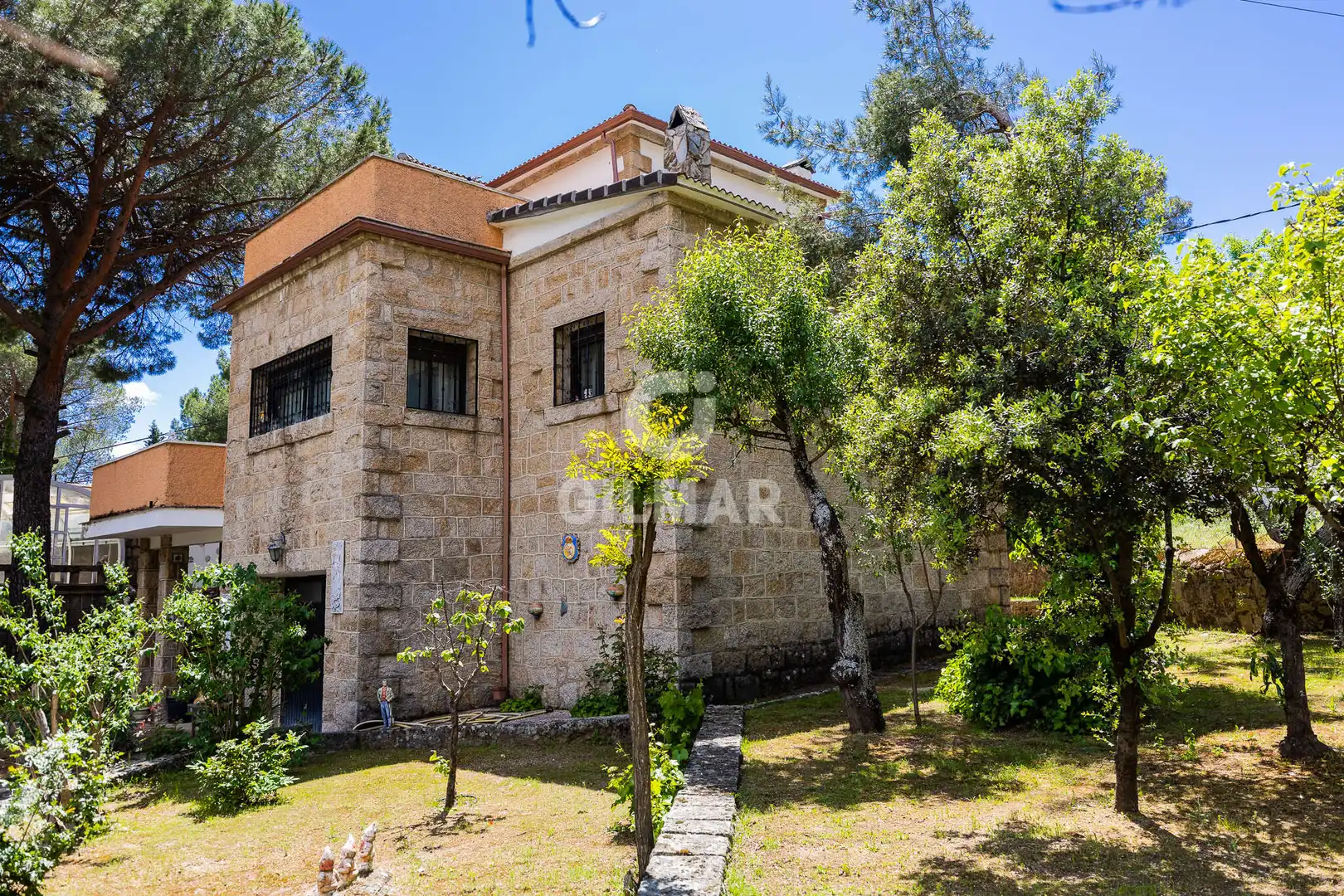 Vista exterior de Casa o chalet en venta en Manzanares El Real con Calefacción, Jardín privado y Piscina