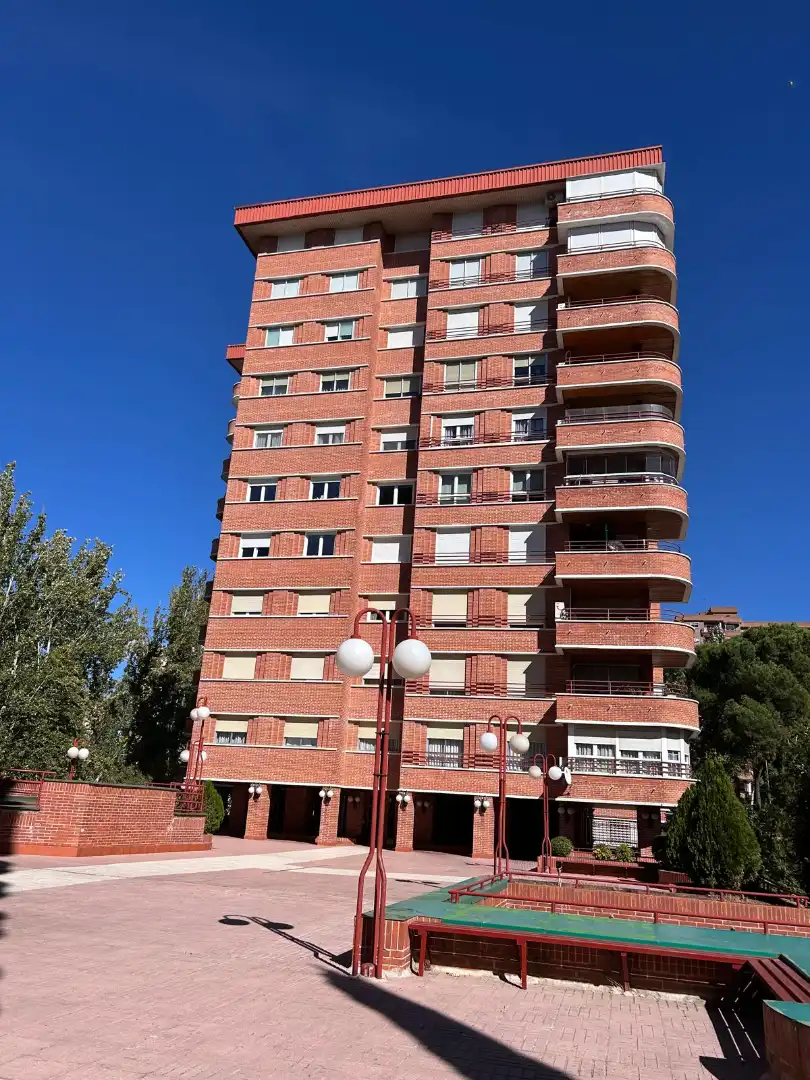 Vista exterior de Piso en venta en Guadalajara con Aire acondicionado, Parquet y Trastero
