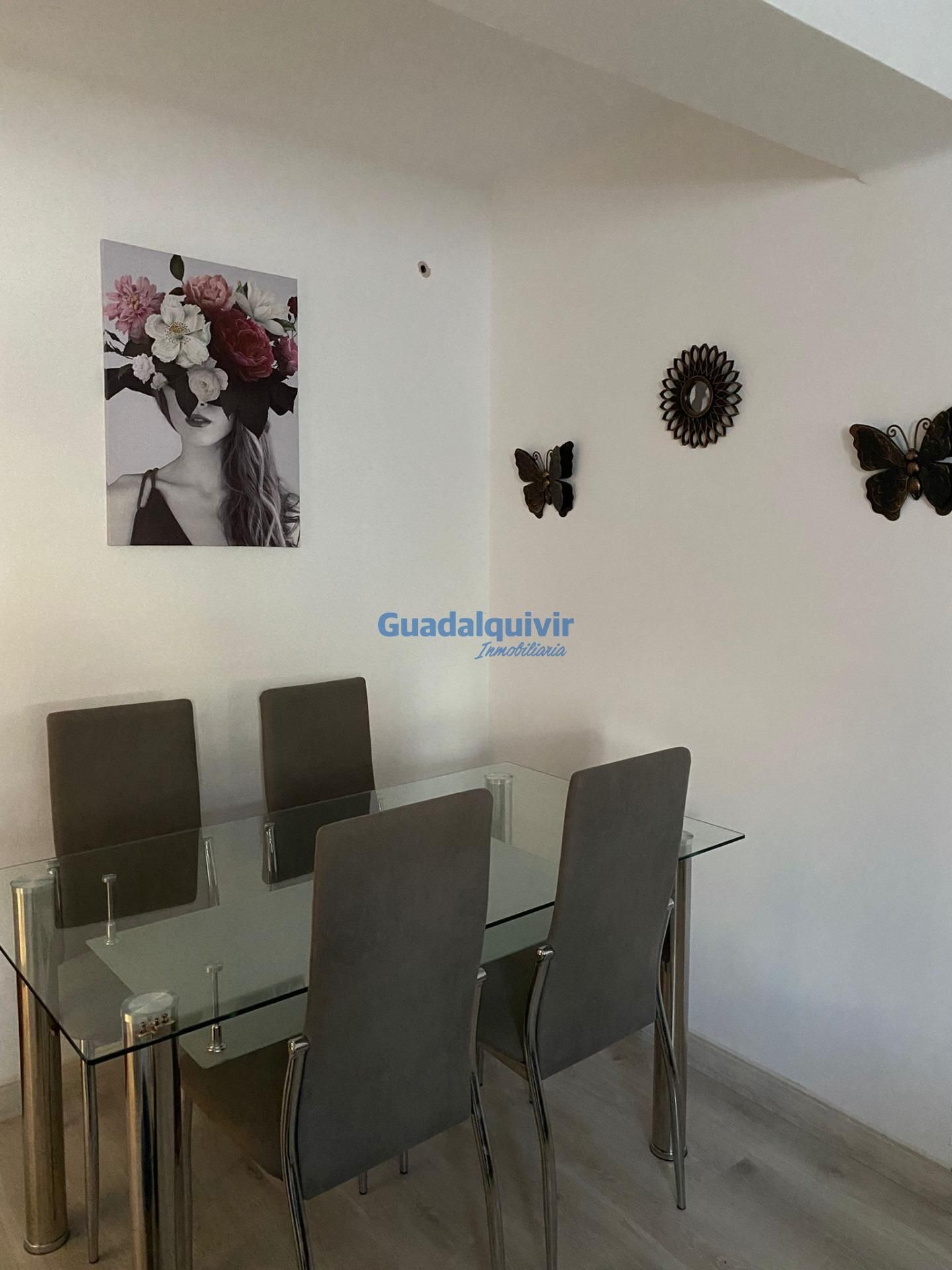 Menjador de Pis de lloguer en  Sevilla Capital amb Aire condicionat i Alarma