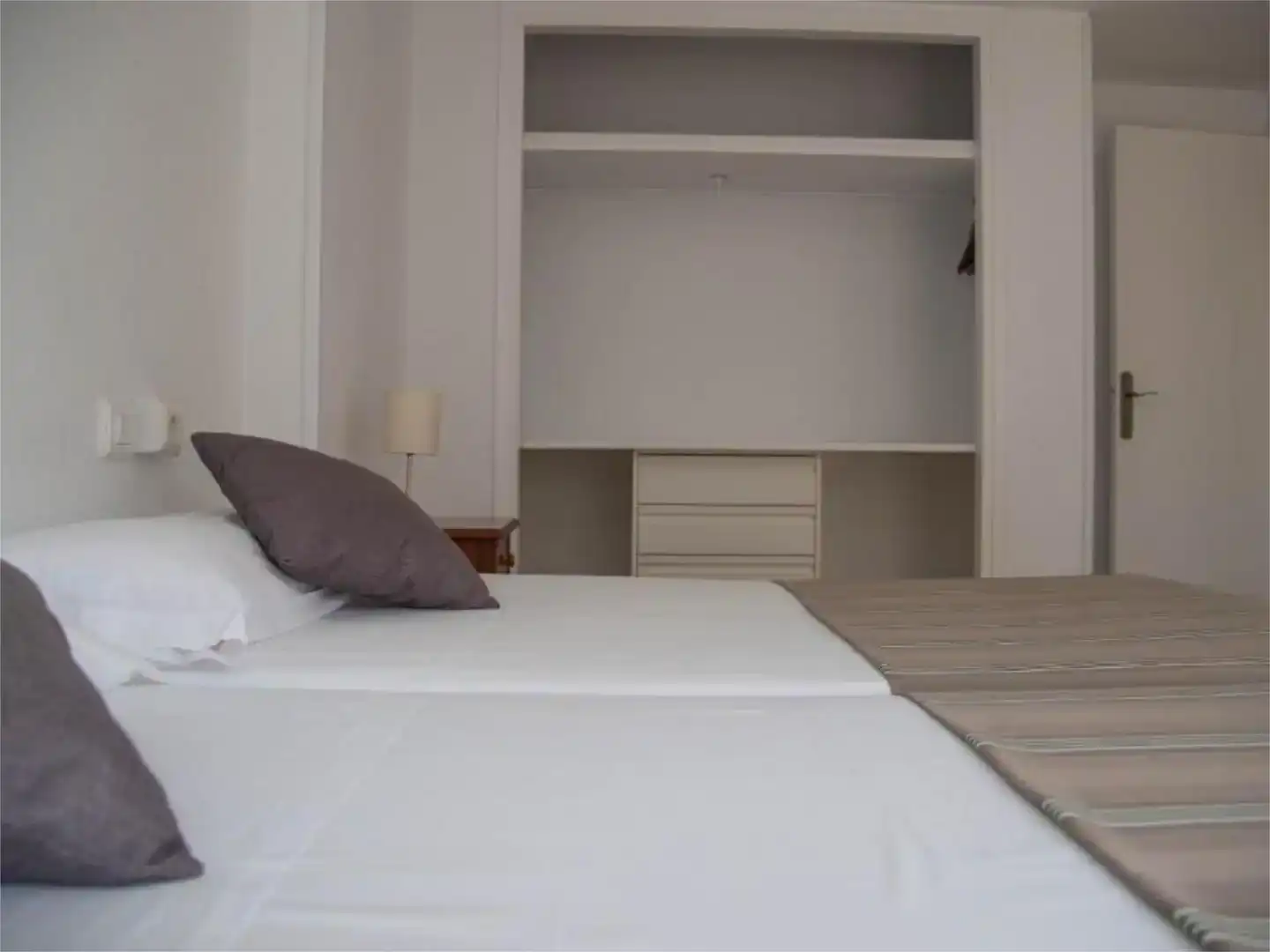 Schlafzimmer von Wohnungen zur Miete in Benidorm mit Klimaanlage und Balkon
