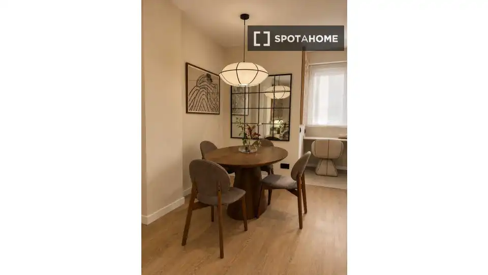 Comedor de Piso de alquiler en Barcelona con Aire acondicionado, Calefacción y Amueblado