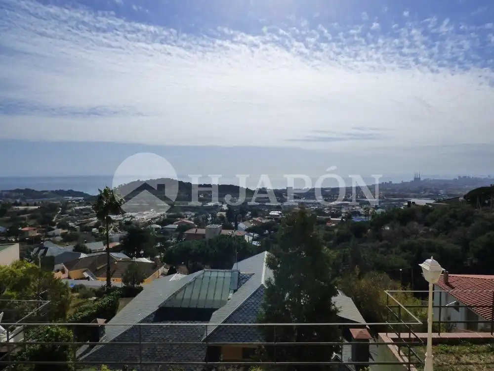 Vista exterior de Casa o chalet en venta en Badalona con Aire acondicionado, Jardín privado y Terraza