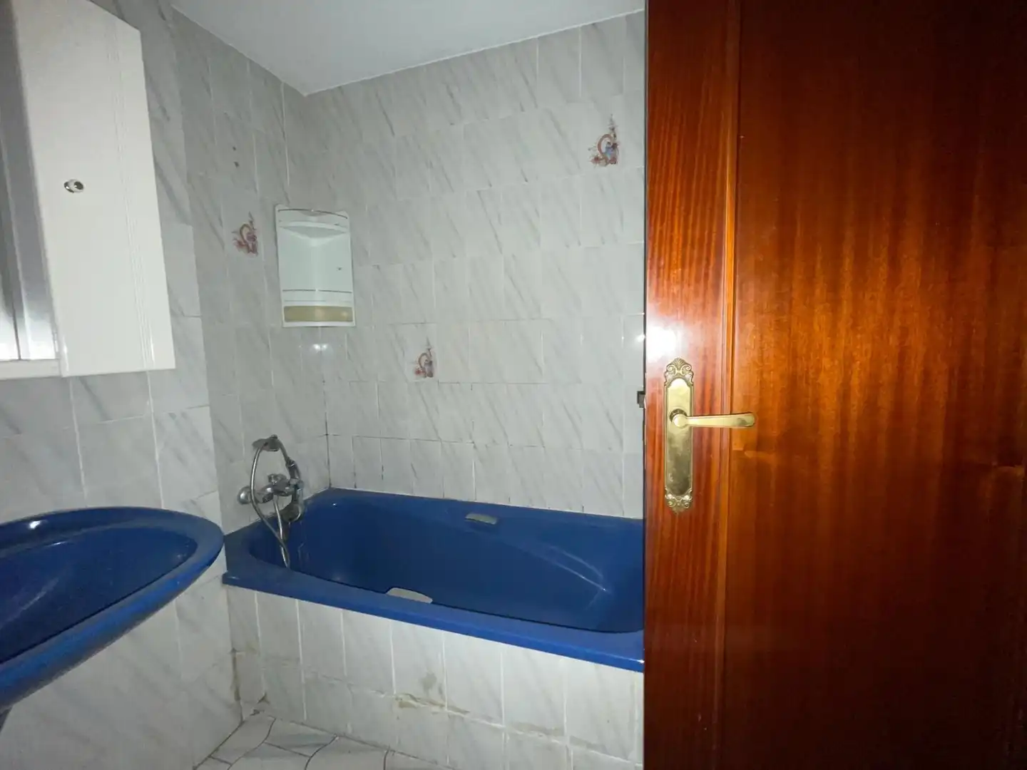 Bathroom of Flat for sale in Zaragoza  with Heating and Terrace