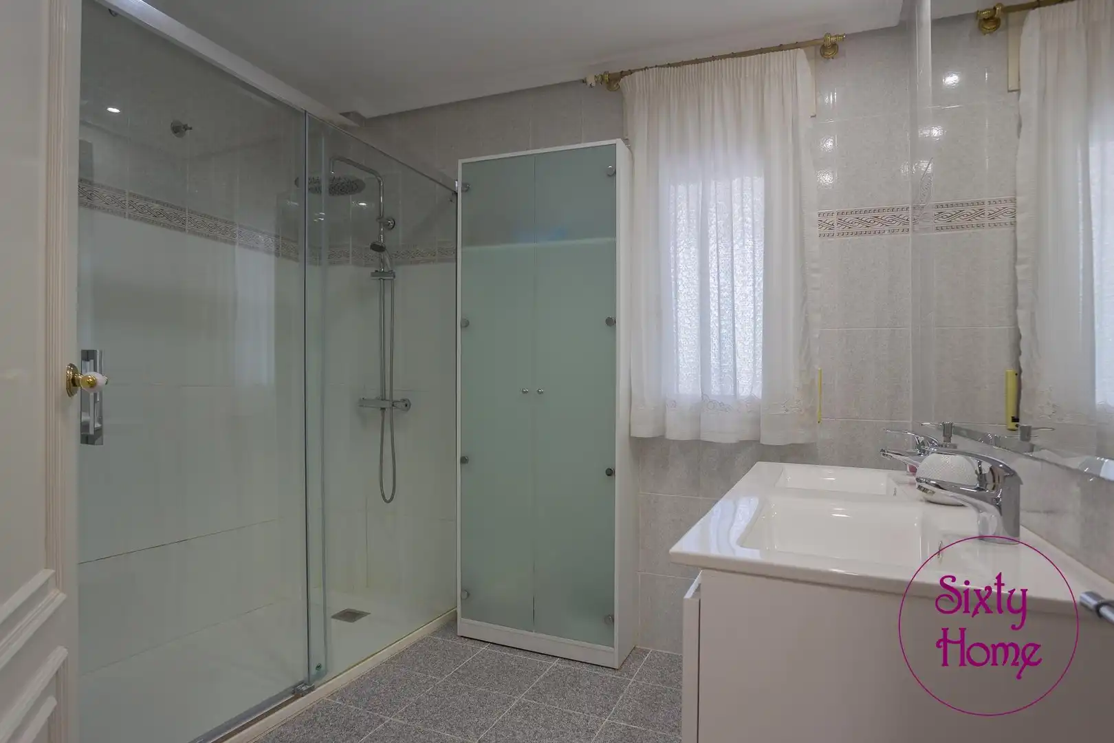 Bany de Casa o xalet en venda en Zaragoza amb Aire condicionat, Calefacció i Jardí privat