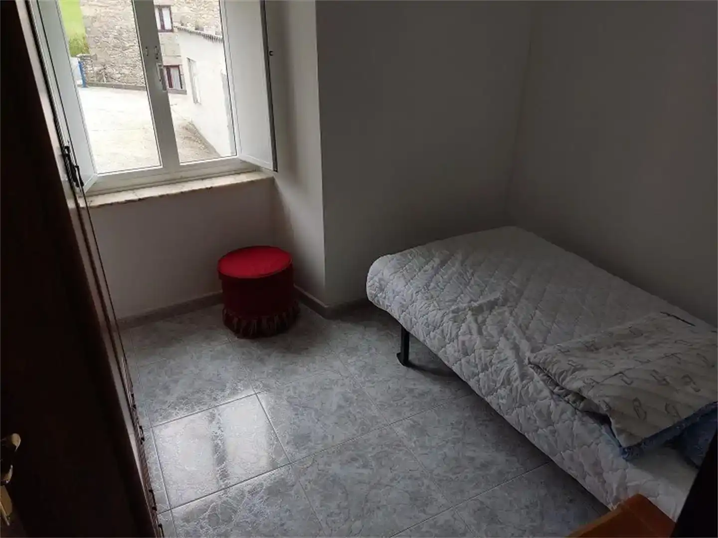 Habitación de Casa o chalet de alquiler en Xove con Jardín privado, Trastero y Amueblado