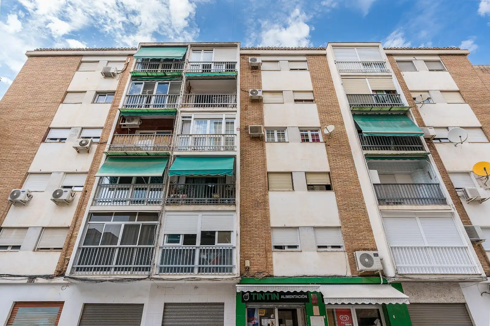 Vista exterior de Piso en venta en Granada con Aire acondicionado