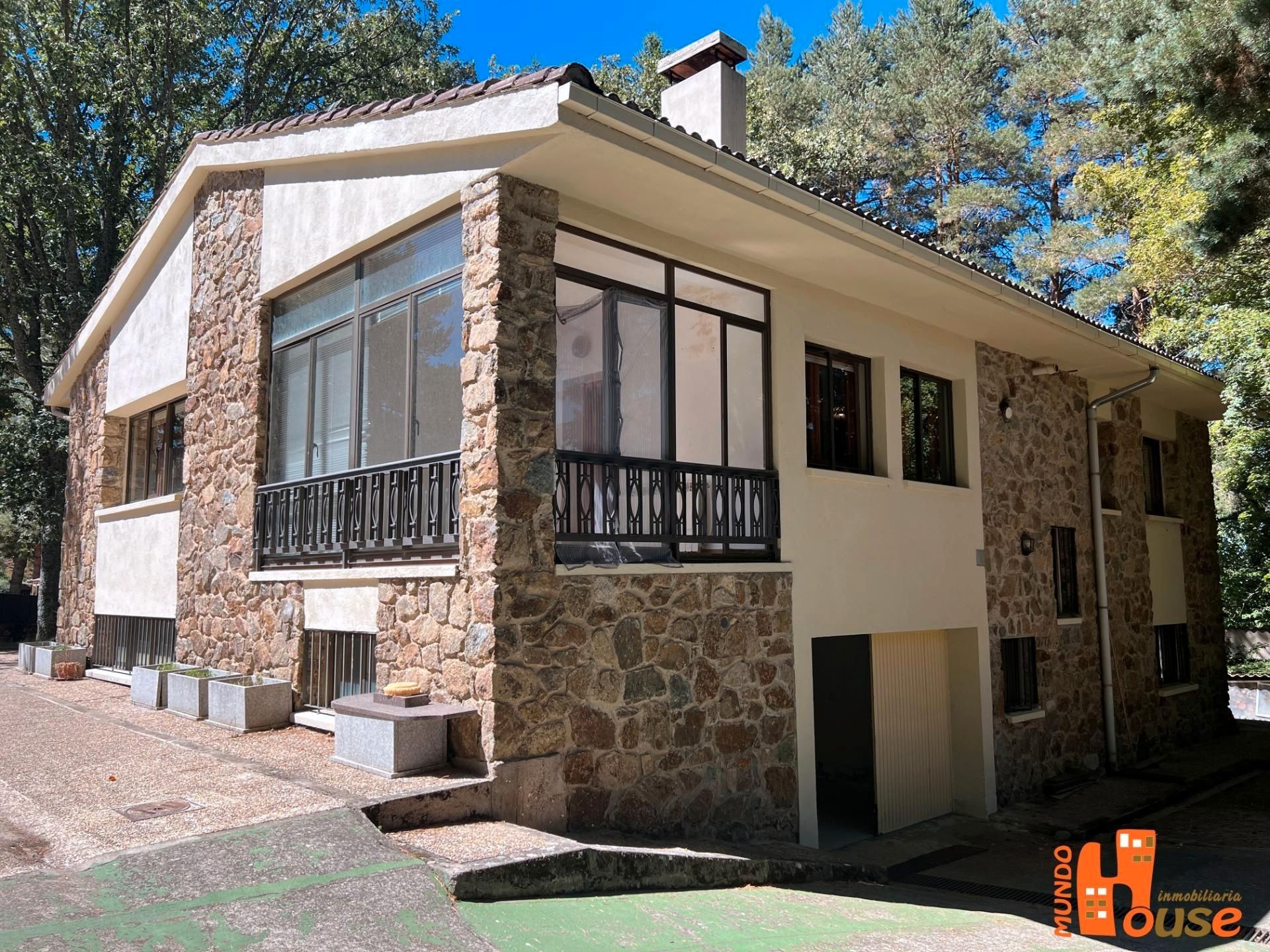Exterior view of House or chalet for sale in Real Sitio de San Ildefonso  with Heating and Private garden