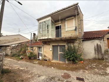 Casa amb balcó en venda a Sandiás