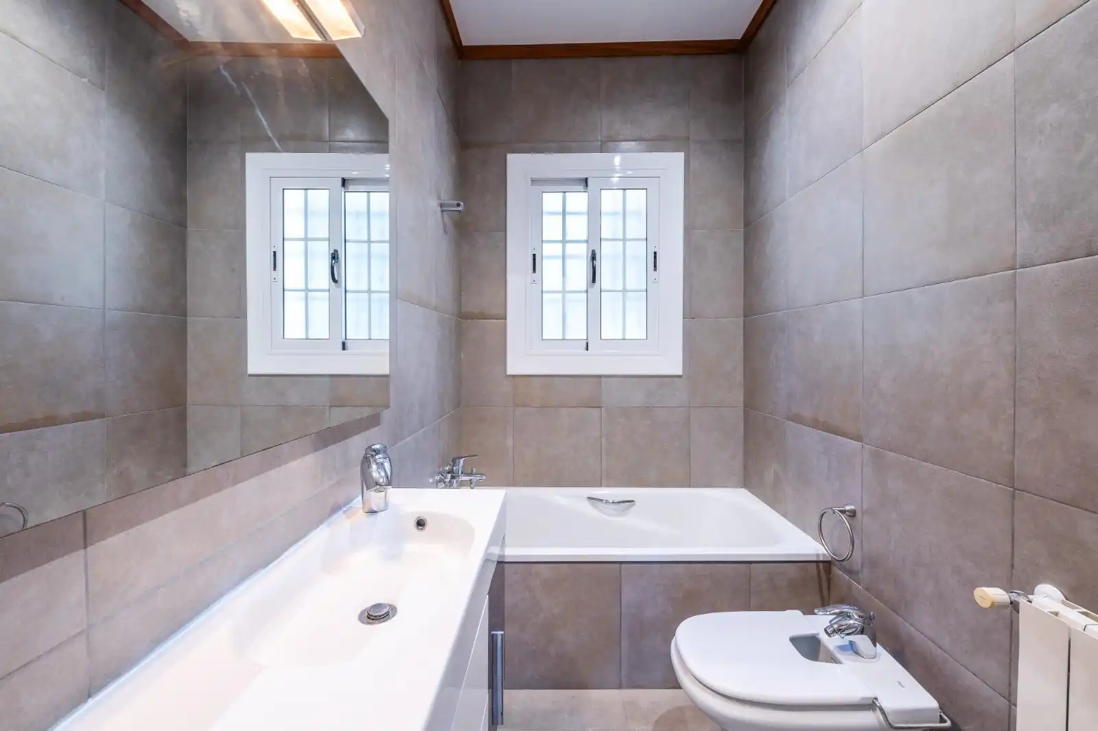 Baño de Casa o chalet en venta en Porqueres con Aire acondicionado, Calefacción y Jardín privado