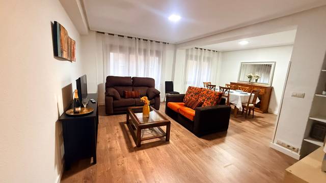 Piso en Alquiler en Calle Palacio Valdés, 6 en Salesas - Foncalada - Campoamor