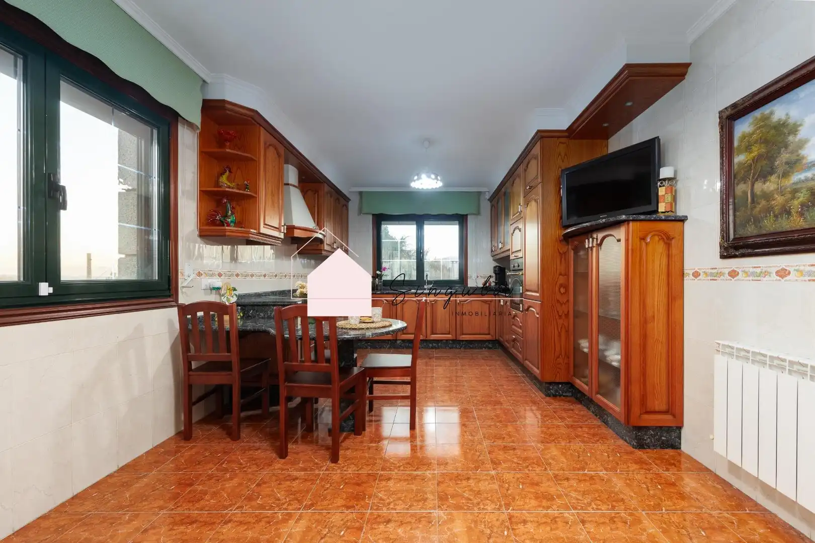Küche von Haus oder Chalet zum Verkauf in Tui mit Heizung, Abstellraum und Schwimmbad