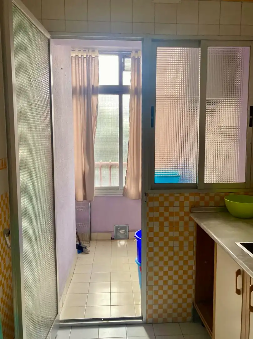 Bathroom of Flat for rent in Granada  with Furnished, Oven and Washing machine