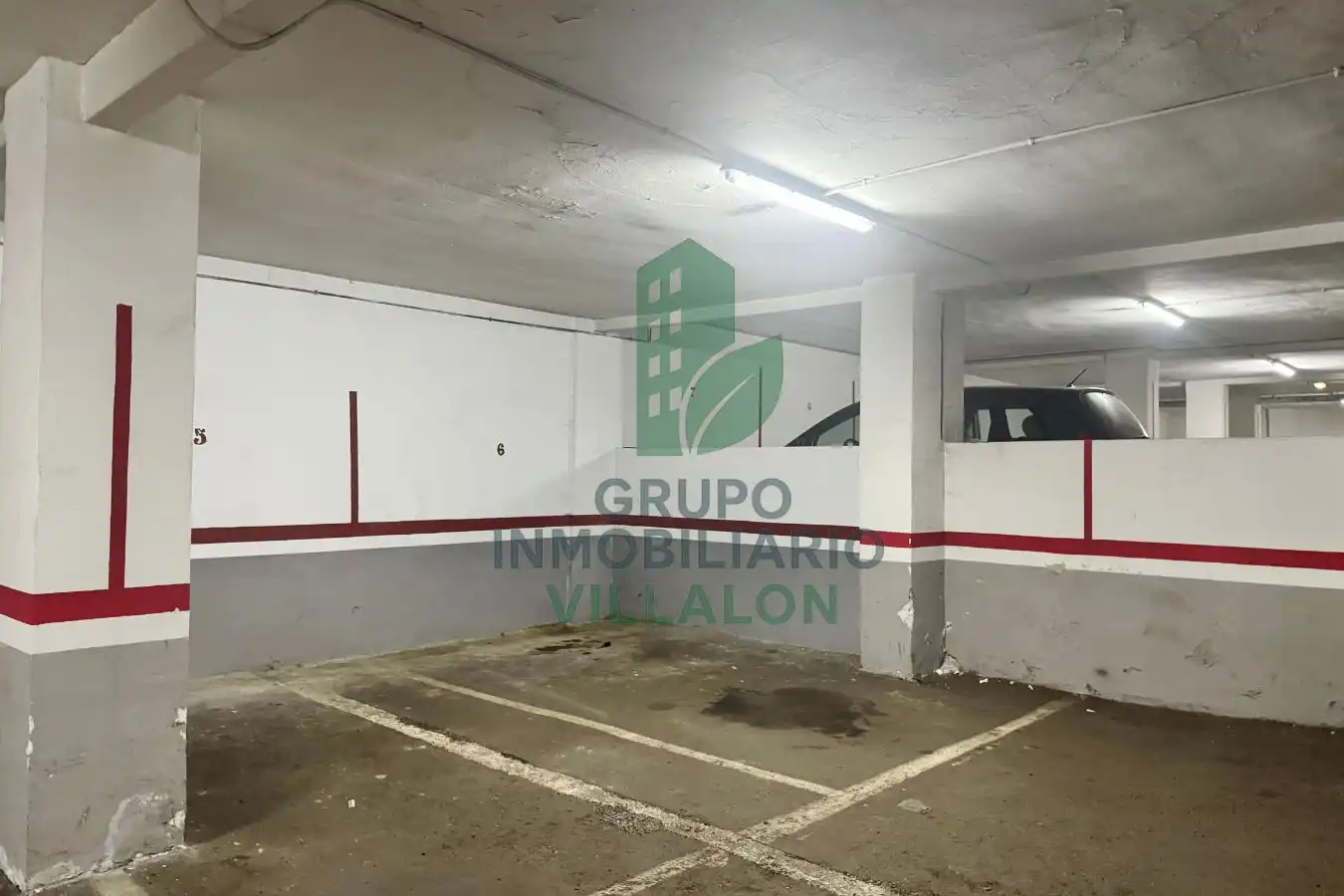 Aparcament de Pis en venda en León Capital  amb Calefacció i Terrassa