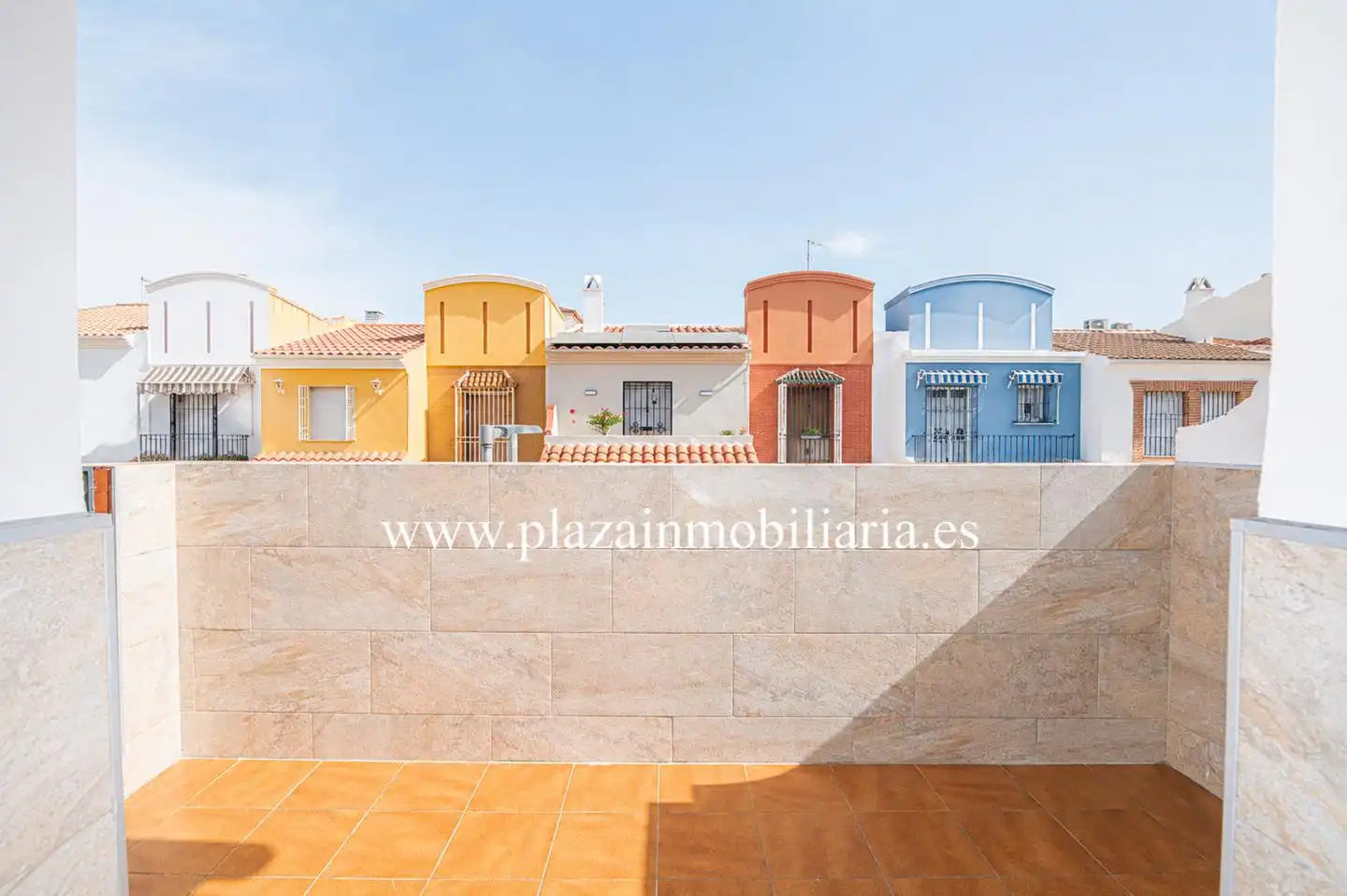 Vista exterior de Casa o xalet en venda en Lucena amb Terrassa, Traster i Balcó