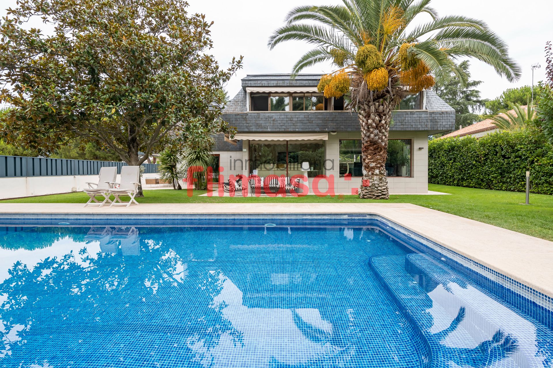 Exterior view of House or chalet for sale in Villaviciosa de Odón  with Air Conditioner, Heating and Private garden