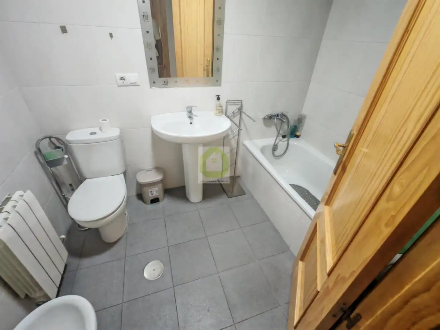 Bathroom of Flat for share in Armilla  with Storage room and Furnished