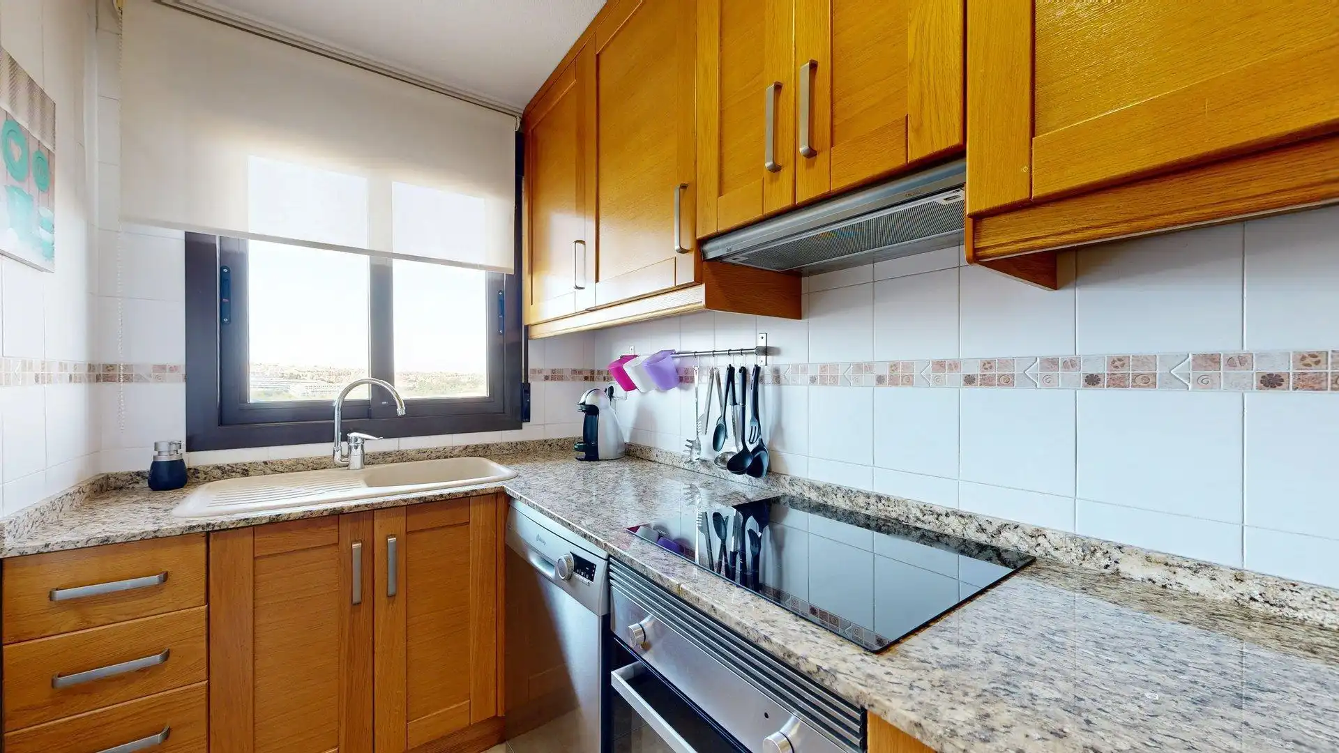 Cocina de Apartamento de alquiler en Elche / Elx con Aire acondicionado, Calefacción y Jardín privado