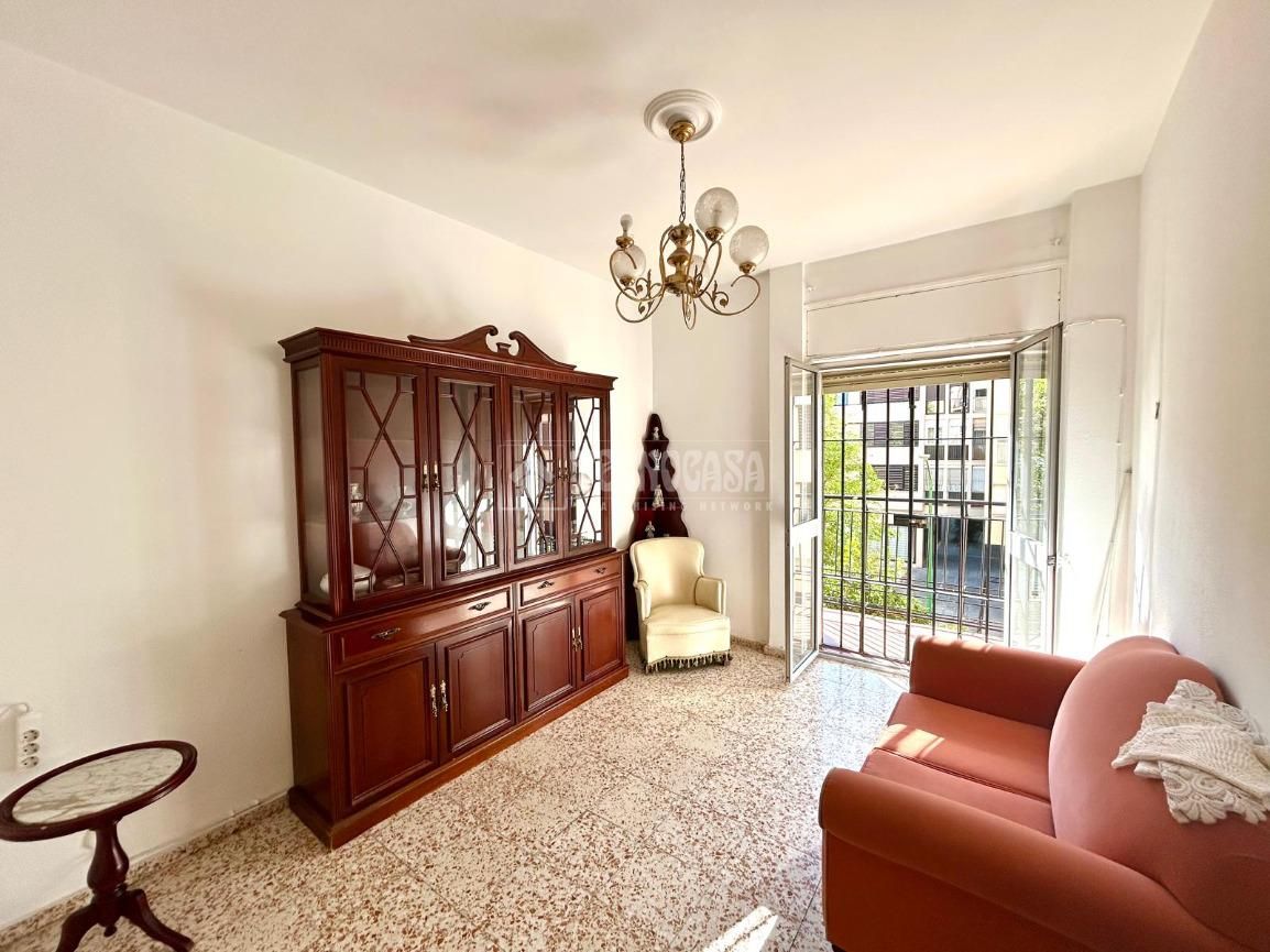 Living room of Flat for sale in  Sevilla Capital  with Air Conditioner, Heating and Balcony