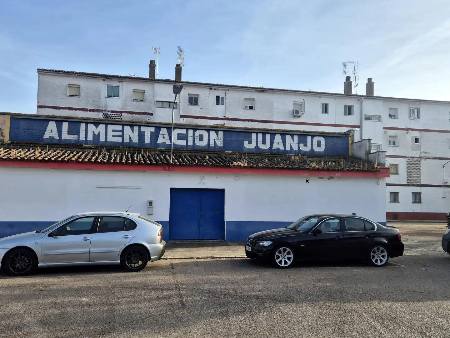 Vista exterior de Local en venda en Montijo amb Calefacció