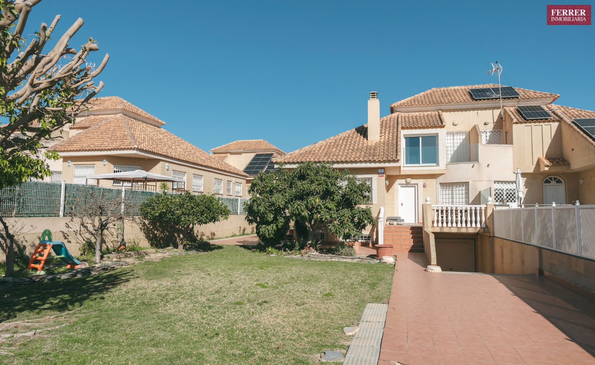 Vista exterior de Casa o xalet en venda en Cartagena amb Aire condicionat, Jardí privat i Parquet