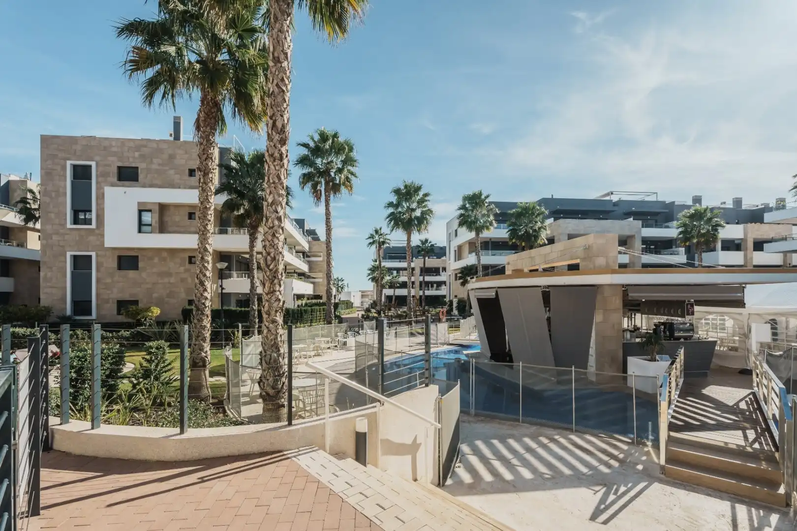 Außenansicht von Dachboden zum Verkauf in Orihuela mit Klimaanlage, Heizung und Terrasse