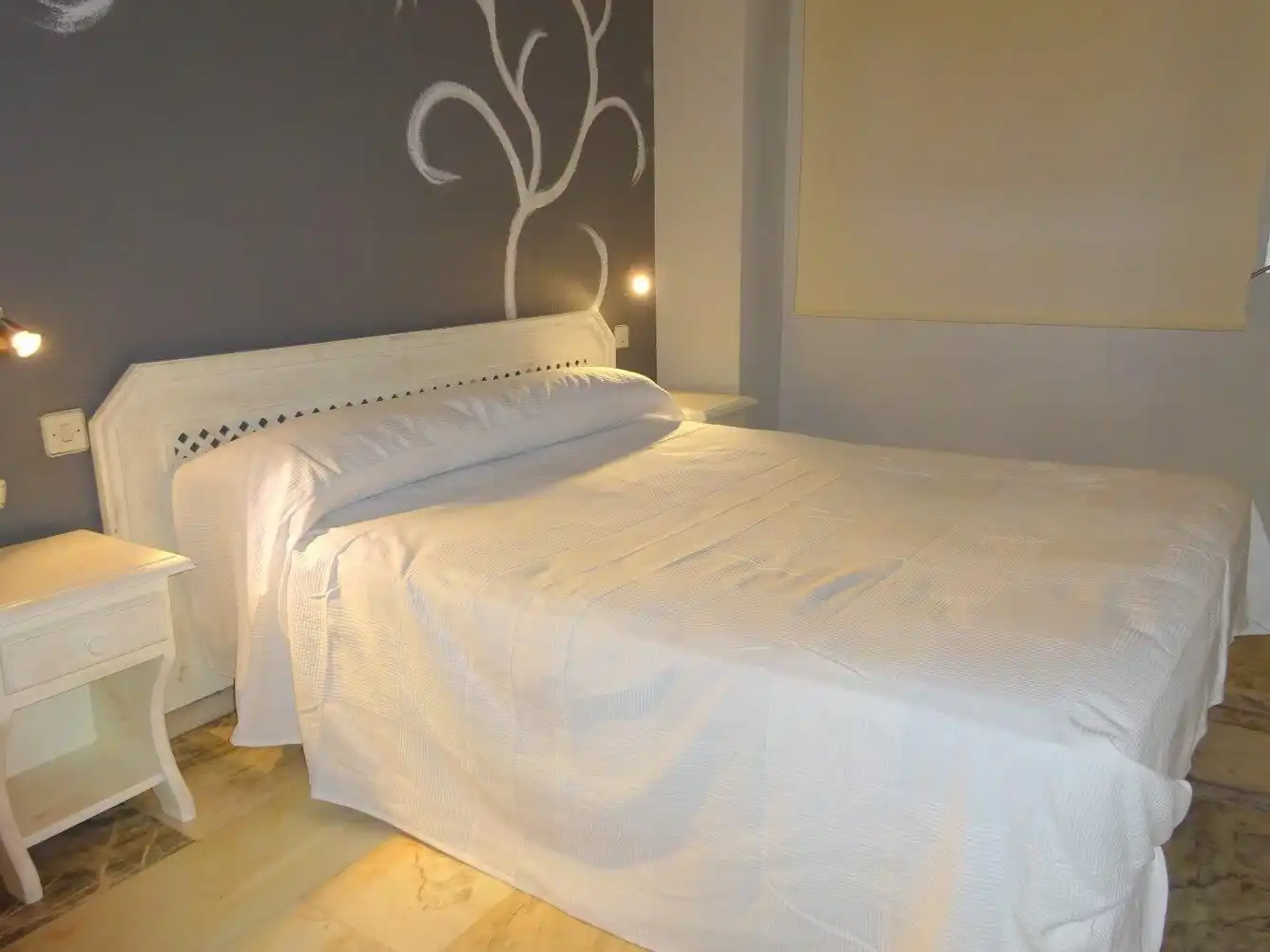Habitación de Apartamento de alquiler en Sevilla con Aire acondicionado, Calefacción y Amueblado