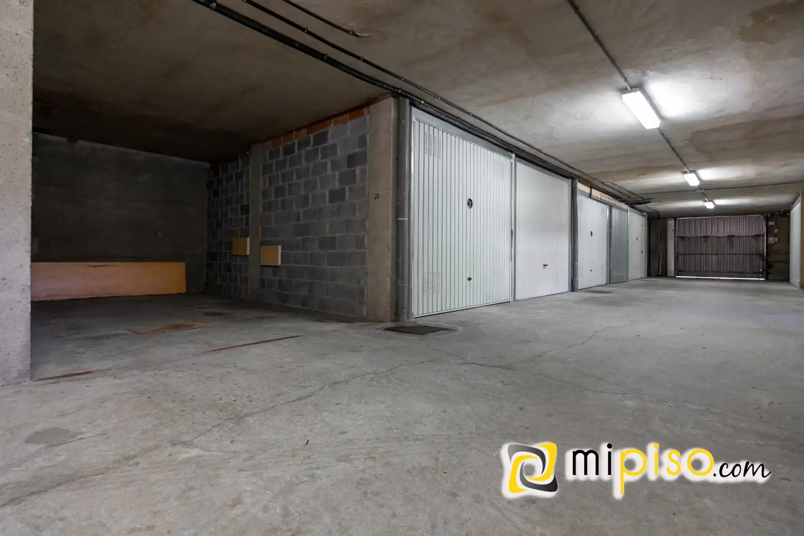 Parking de Piso en venta en Arnuero con Calefacción, Terraza y Amueblado