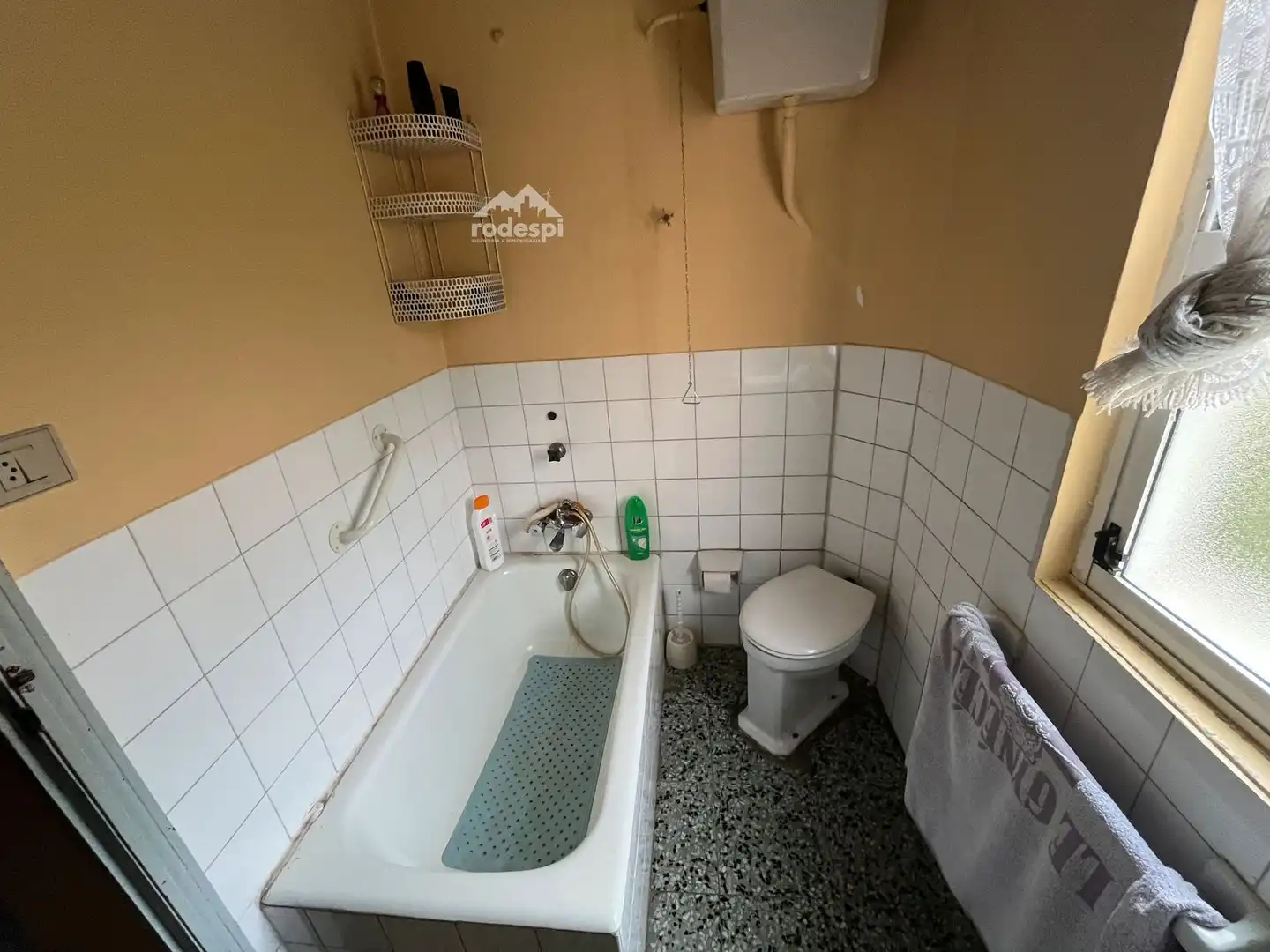 Bathroom of Houses for sale in Padrenda  with Terrace and Furnished