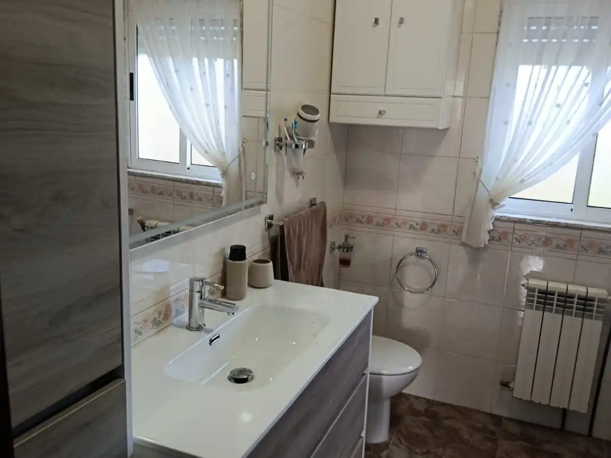 Bany de Casa o xalet en venda en Narón amb Calefacció, Terrassa i Piscina