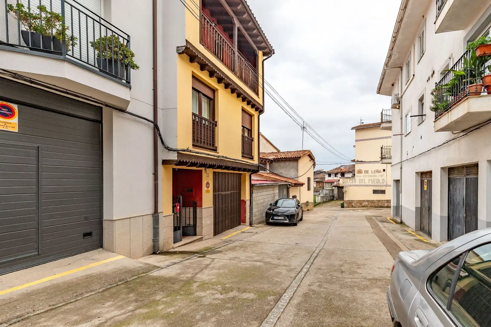 Vista exterior de Casa adosada en venda en Villanueva de la Vera amb Aire condicionat i Calefacció
