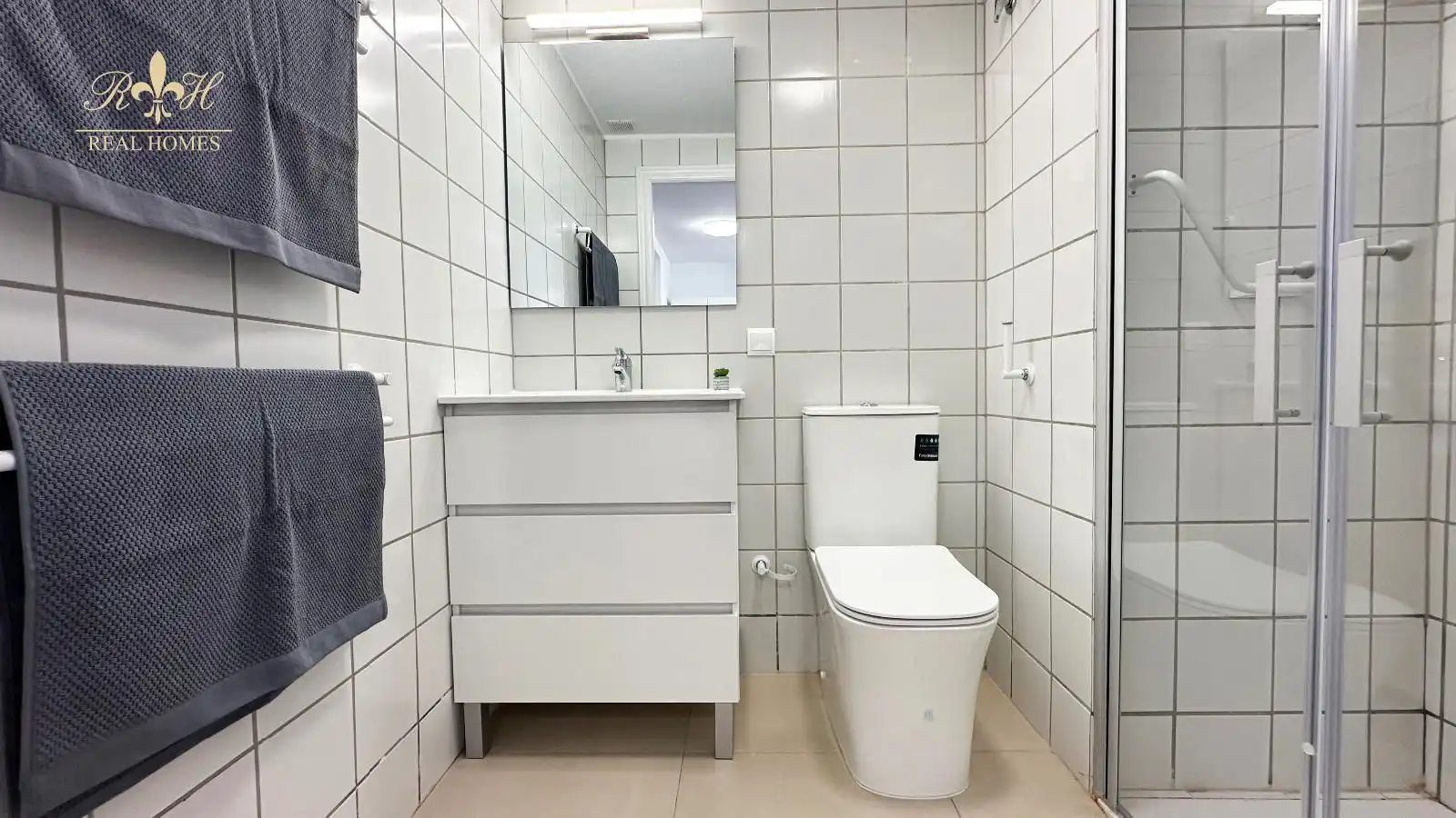 Baño de Piso de alquiler en L'Alfàs del Pi con Aire acondicionado, Terraza y Piscina
