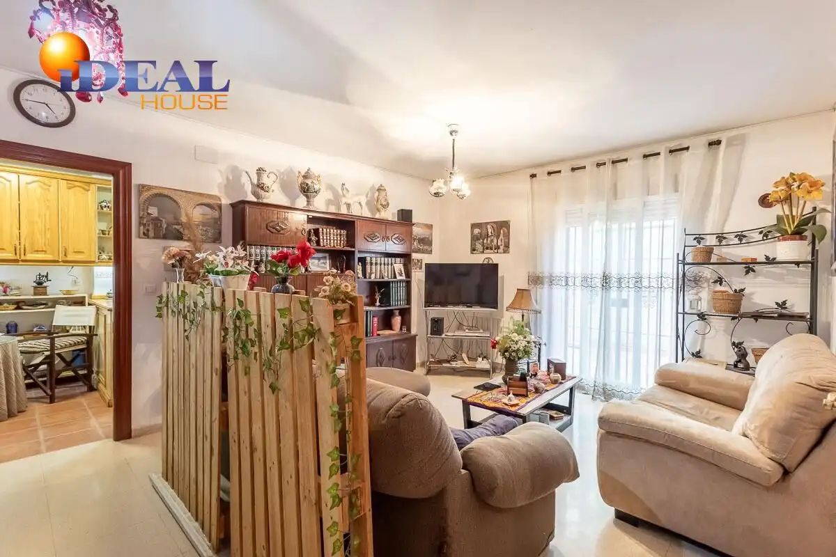 Casa aparellada amb terrassa en venda a Camino CEMENTERIO, imagen 8