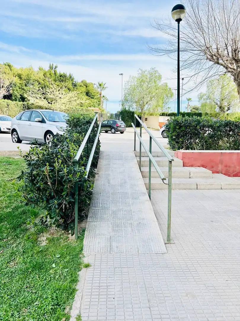 Aparcament de Pis en venda en Alicante / Alacant amb Aire condicionat, Jardí privat i Moblat