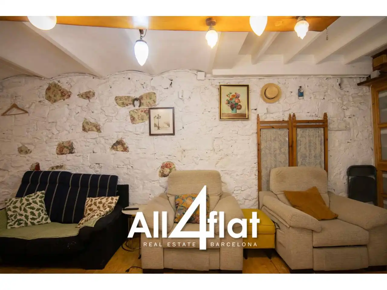 Exterior view of Flat for sale in  Barcelona Capital  with Air Conditioner, Parquet flooring and Terrace