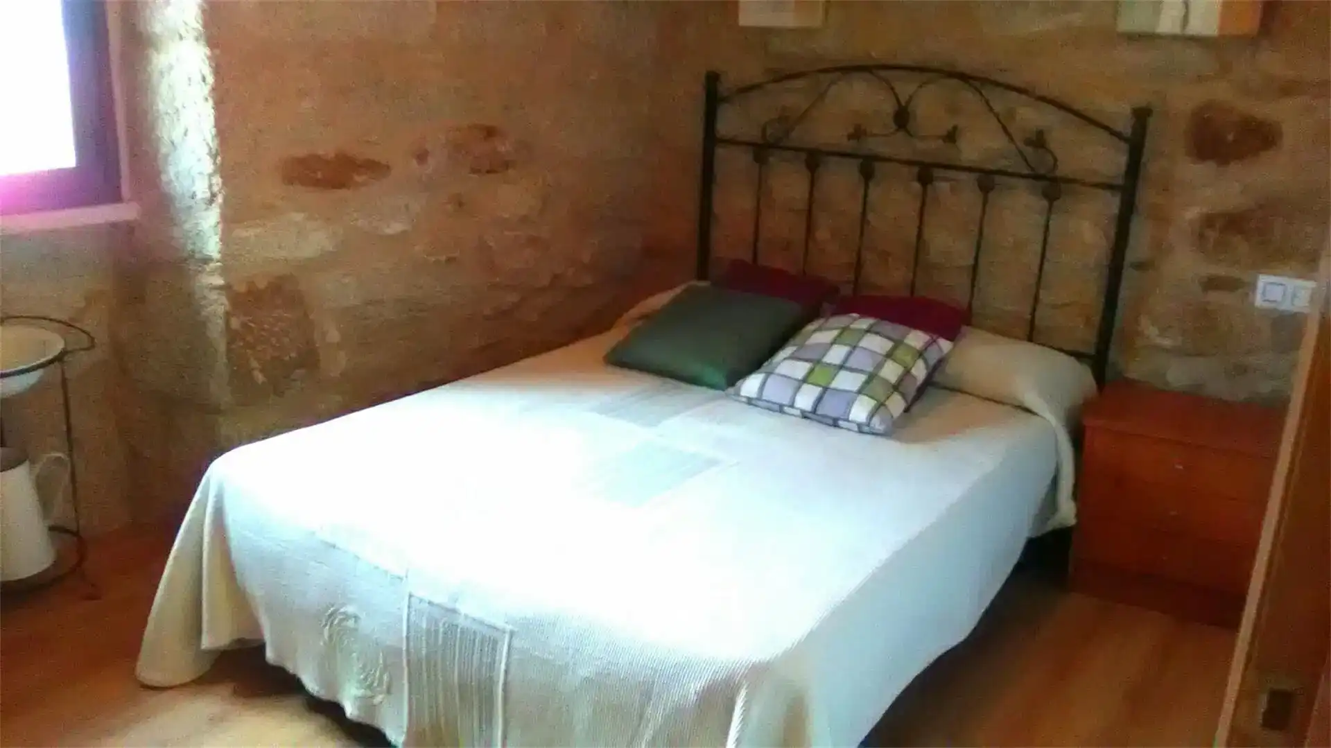 Dormitori de Finca rústica en venda en Manzaneda amb Parquet, Traster i Moblat