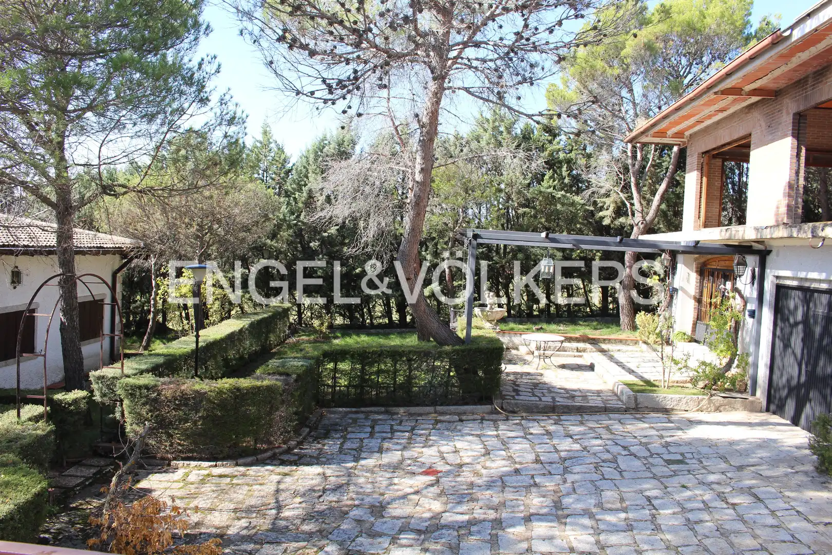 Terraza de Casa o chalet en venta en Cabanillas de la Sierra con Calefacción, Jardín privado y Piscina