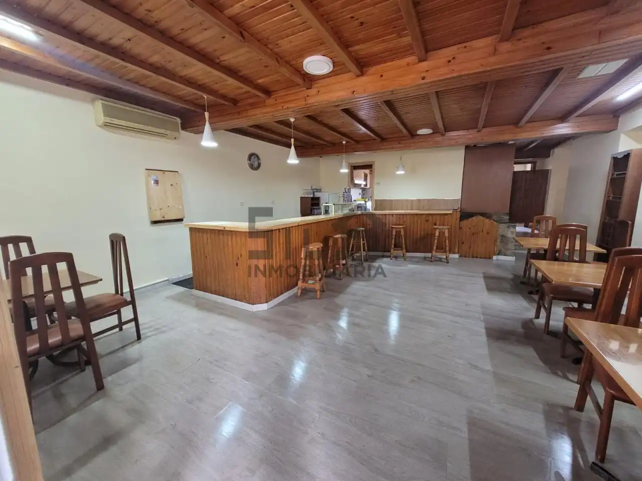 Cocina de Local de alquiler en Coles con Aire acondicionado, Terraza y Amueblado
