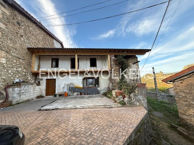 Exterior view of House or chalet for sale in Puente Viesgo  with Heating, Private garden and Balcony
